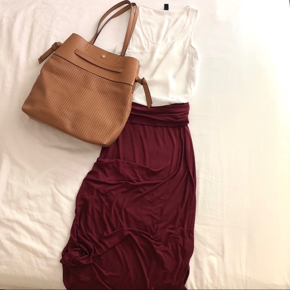 ❌ SOLD ❌ Maxi Skirt Stretchy in Burgundy - Picture 1 of 7